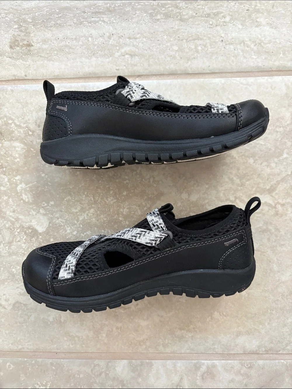 Chaco Kids Odyssey Water Shoes EUC, size 1 but run small (size 13)